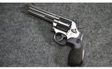 Smith & Wesson ~ Model 686-6 ~ .357 Magnum - 2 of 3