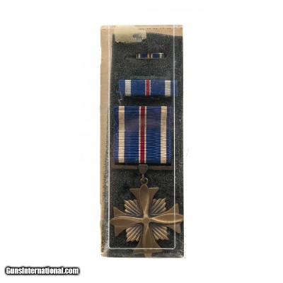 "Distinguished Flying Cross U.S Medal (MM5393)"