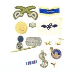 "Lot of Assorted Vintage Pins and Patches (MM1004)"