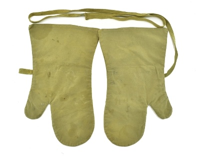 "Japanese WWII Army Mosquito Proof Gloves (MM1289)" - Image 1 of 2