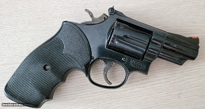 S&W Model 19-5 357 magnum Combat Magnum 3 inch barrel w/hard rubber grips.