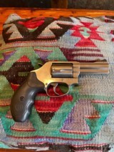 Smith & Wesson Model 60 Chief's Special .357 Magnum Revolver - 1 of 8