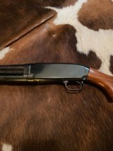 WINCHESTER MODEL 12, PUMP ACTION 12 GAUGE SHOTGUN - 4 of 15