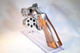 Smith and Wesson Model 686 No Dash Magna Ported , Gorgeous Like New Condition - 2 of 9