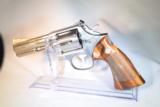 Smith and Wesson Model 686 No Dash Magna Ported , Gorgeous Like New Condition - 1 of 9