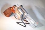Smith and Wesson Model 686 No Dash Magna Ported , Gorgeous Like New Condition - 4 of 9
