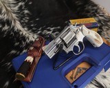 Smith and Wesson 686-1 , Distinguished Combat Magnum .2.5 Inch L-Frame .357 Mag, W/Stags - 8 of 14