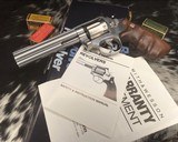 Smith and Wesson 617-1 , Six inch, LNIB, Boxed n Pretty - 3 of 18