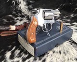 Smith and Wesson model 60: The .38 Chiefs Special Stainless, boxed - 8 of 13