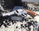 Smith and Wesson 64 No-dash, The .38 Military & Police Stainless ,boxed - 5 of 12