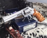 Smith &Wesson 648 No-dash, The .22 Magnum Rimfire Stainless, boxed - 1 of 11