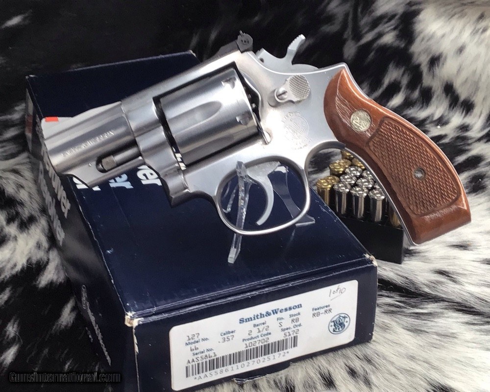 Smith & Wesson 66-2 , .357 Combat Magnum Stainless. 2.5 Inch ,boxed