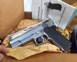 Smith & Wesson model 1006, 10mm Stainless LNIB - 18 of 20