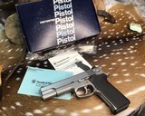 Smith & Wesson model 1006, 10mm Stainless LNIB - 9 of 20