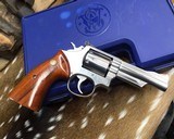 Smith & Wesson Stainless Combat Magnum model 66-2,
4 inch, .357 Magnum - 3 of 18