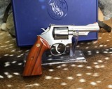 Smith & Wesson Stainless Combat Magnum model 66-2,
4 inch, .357 Magnum - 1 of 18