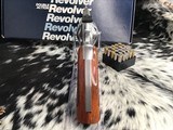 Smith& Wesson686-1, Stainless, Distinguished Combat Magnum .357 Magnum revolver, 6 inch, 98%, Boxed - 23 of 24