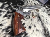 Smith& Wesson686-1, Stainless, Distinguished Combat Magnum .357 Magnum revolver, 6 inch, 98%, Boxed - 17 of 24