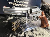 Smith& Wesson686-1, Stainless, Distinguished Combat Magnum .357 Magnum revolver, 6 inch, 98%, Boxed - 2 of 24