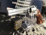 Smith& Wesson686-1, Stainless, Distinguished Combat Magnum .357 Magnum revolver, 6 inch, 98%, Boxed - 1 of 24