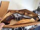 Smith& Wesson686-1, Stainless, Distinguished Combat Magnum .357 Magnum revolver, 6 inch, 98%, Boxed - 15 of 24
