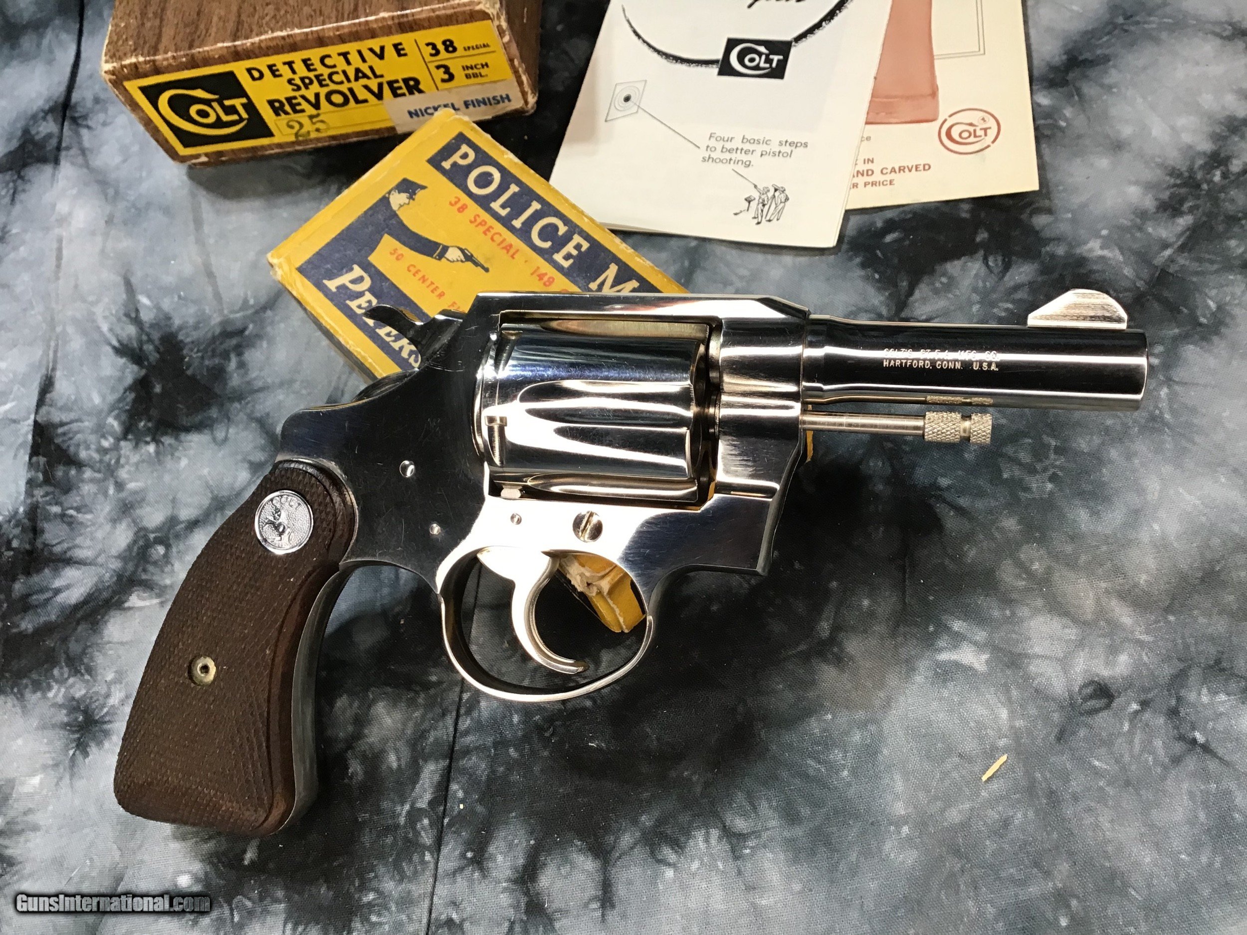 www.gunsinternational.com