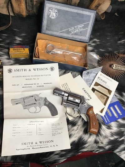 Smith & Wesson model 60 No-Dash, Excellent W/Box, Tools and Owners Papers - Image 5 of 25