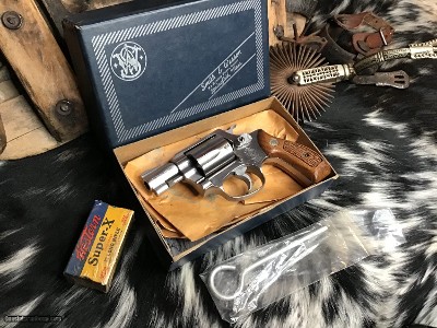 Smith & Wesson model 60 No-Dash, Excellent W/Box, Tools and Owners Papers - Image 3 of 25