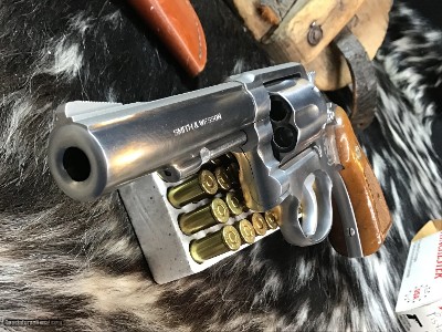 Smith & Wesson 65-3 Four inch, Square Butt, Heavy Barrel, Boxed, & Gorgeous .357 Magnum Carry Gun - Image 15 of 23