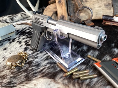 AMT AutoMag III Pistol, .30 Carbine Caliber, Boxed W/2 Mags & Manual, Fun!, Trades Welcome - Image 4 of 25