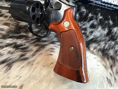 Smith & Wesson .357 Combat Magnum, Model 19-5, As New In Box, 4 inch. Trades Welcome - Image 16 of 19
