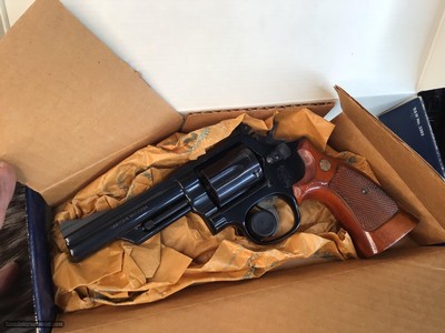 Smith & Wesson .357 Combat Magnum, Model 19-5, As New In Box, 4 inch. Trades Welcome - Image 7 of 19