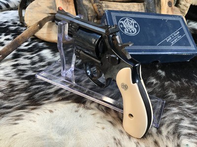 Smith & Wesson Model 19-5 Combat Magnum, 2.5”, Boxed .357 Magnum. Trades Welcome - Image 8 of 21