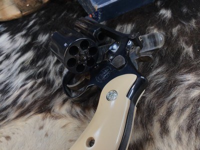 Smith & Wesson Model 19-5 Combat Magnum, 2.5”, Boxed .357 Magnum. Trades Welcome - Image 17 of 21