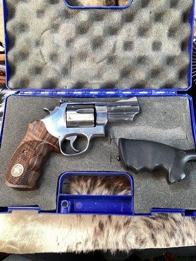 Smith & Wesson 629, 3 inch, .44 Mag, Two Grip Sets, Boxed. Trades Welcome - Image 5 of 21