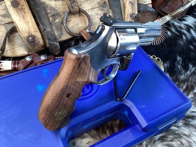 Smith & Wesson 629, 3 inch, .44 Mag, Two Grip Sets, Boxed. Trades Welcome - Image 9 of 21