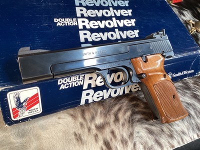 Smith & Wesson Model 41 , 5inch, .22 LR Target Pistol , Boxed. Trades Welcome