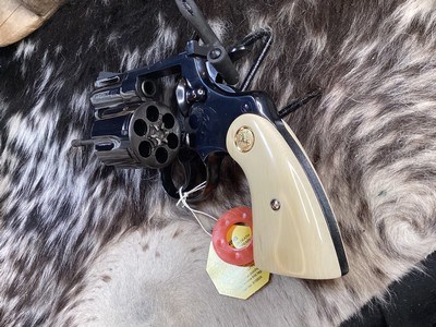 1980 Colt Python 2.5” Vented Rib Barrel, Royal Blue Finish , Ivory Grips, Boxed. Trades Welcome. - Image 21 of 25