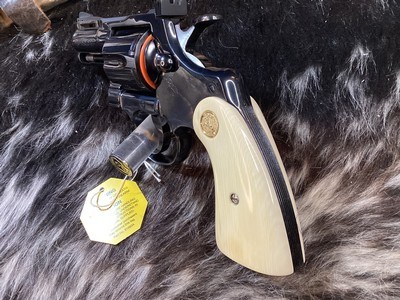 1980 Colt Python 2.5” Vented Rib Barrel, Royal Blue Finish , Ivory Grips, Boxed. Trades Welcome. - Image 12 of 25