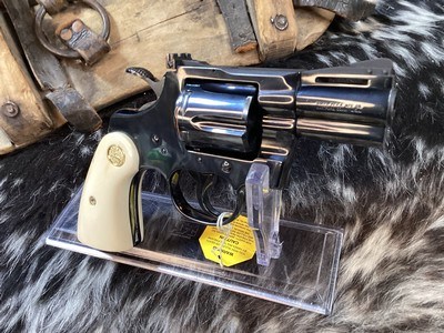 1980 Colt Python 2.5” Vented Rib Barrel, Royal Blue Finish , Ivory Grips, Boxed. Trades Welcome. - Image 15 of 25