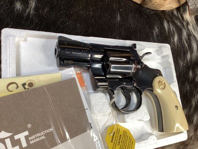 1980 Colt Python 2.5” Vented Rib Barrel, Royal Blue Finish , Ivory Grips, Boxed. Trades Welcome. - Image 4 of 25