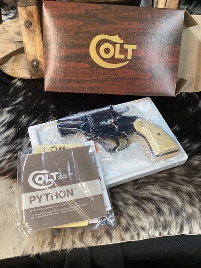 1980 Colt Python 2.5” Vented Rib Barrel, Royal Blue Finish , Ivory Grips, Boxed. Trades Welcome. - Image 6 of 25