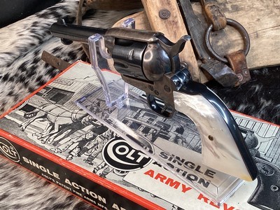 1967 Colt SAA 2ND Generation SAA In Stagecoach Box, Beautiful MOP Grips. Trades Welcome - Image 3 of 16
