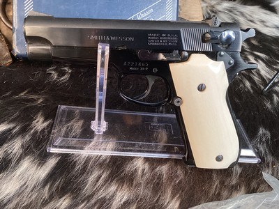 1976 Mfg. Smith & Wesson model 39-2 , 9mm Semi Auto, Genuine Ivory Grips, Excellent Unfired & Boxed. Trades Welcome - Image 12 of 19