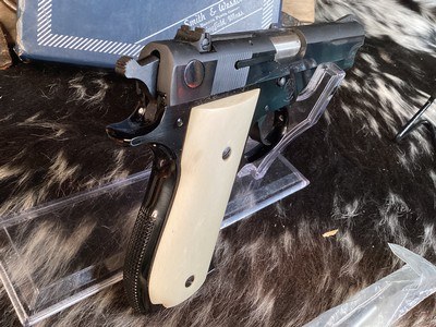 1976 Mfg. Smith & Wesson model 39-2 , 9mm Semi Auto, Genuine Ivory Grips, Excellent Unfired & Boxed. Trades Welcome - Image 17 of 19