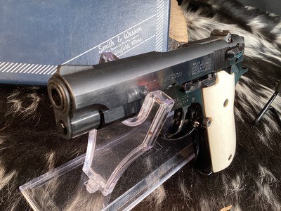 1976 Mfg. Smith & Wesson model 39-2 , 9mm Semi Auto, Genuine Ivory Grips, Excellent Unfired & Boxed. Trades Welcome - Image 13 of 19