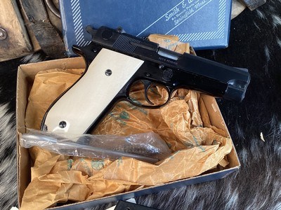 1976 Mfg. Smith & Wesson model 39-2 , 9mm Semi Auto, Genuine Ivory Grips, Excellent Unfired & Boxed. Trades Welcome - Image 7 of 19