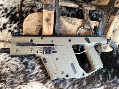 Kriss Vector Gen 2.1,.45 acp Semi Auto Pistol, Glock Mags, As New Condition , Trades Welcome - Image 1 of 8