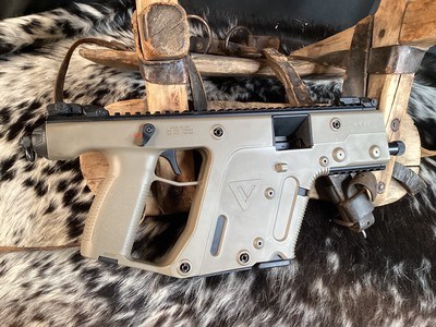 Kriss Vector Gen 2.1,.45 acp Semi Auto Pistol, Glock Mags, As New Condition , Trades Welcome - Image 2 of 8