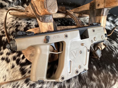 Kriss Vector Gen 2.1,.45 acp Semi Auto Pistol, Glock Mags, As New Condition , Trades Welcome - Image 4 of 8